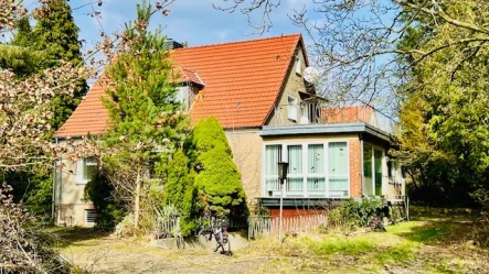 1 - Haus kaufen in Wiesenburg/Mark - Einfamilienhaus mit Garage und Pool auf großem Grundstück