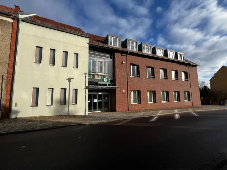 1 - Büro/Praxis mieten in Bad Belzig - Schöne, helle Büroetage mit 267m² im Erdgeschoss mitten in Bad Belzig