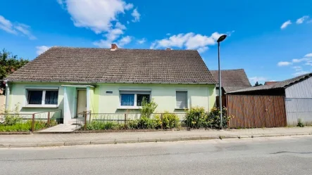 1 - Haus kaufen in Wiesenburg - Kleiner Hof mit Stall und Scheune