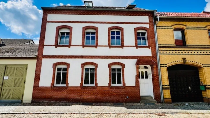 1 - Haus kaufen in Treuenbrietzen - Zweifamilienhaus im historischen Altstadtkern