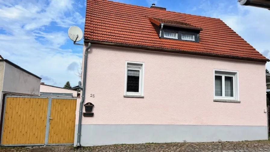 1 - Haus mieten in Niemegk - Haus zur Miete mit kleinem Hof