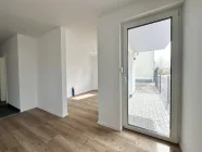Wohnzimmerblick in Küche + Terrassenausgang
