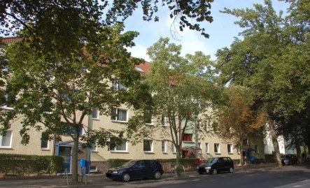 Straßenansicht - Wohnung mieten in Frankfurt (Oder) - Kleinere 2-Zimmer-Wohnung mit Küchenzeile in sanierter Eigentumswohnanlage