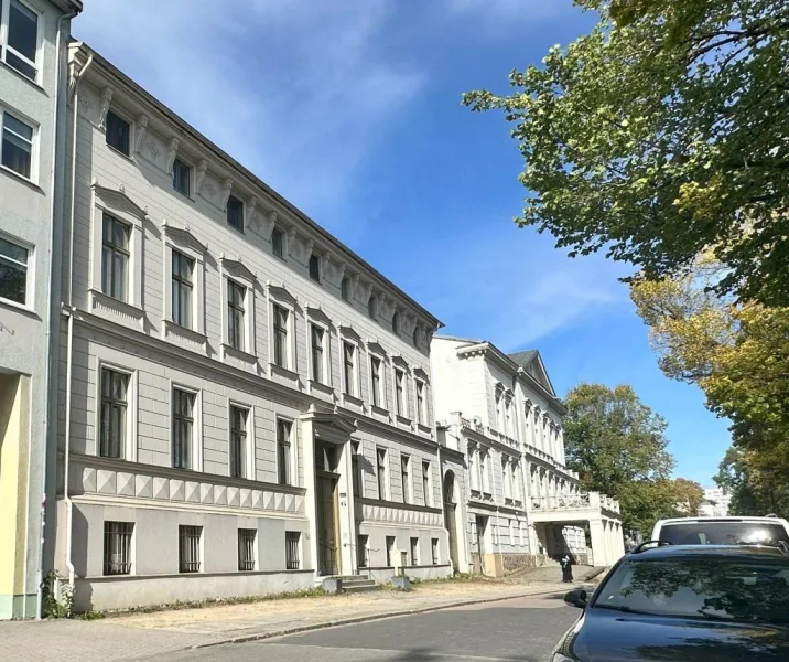 Straßenansicht - Wohnung mieten in Frankfurt (Oder) - Altbau-Charme und repräsentativ wohnen - Hochparterre - mit Gemeinschaftsgrün-/gartenfläche