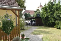 Eingangsbereich und Carport