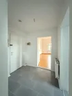 Flur/Wohnungseingang mit Blick ins Wohn-/Schlafzi