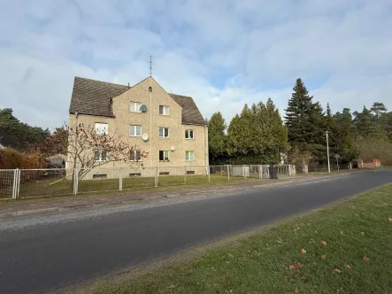 Straßenansicht - Wohnung mieten in Briesen (Mark) - Briesen (Mark) - kleinere 3-Zi-Wohnung - 1. OG - umgeben vom Wald- und Seengebiet am Ortsrand