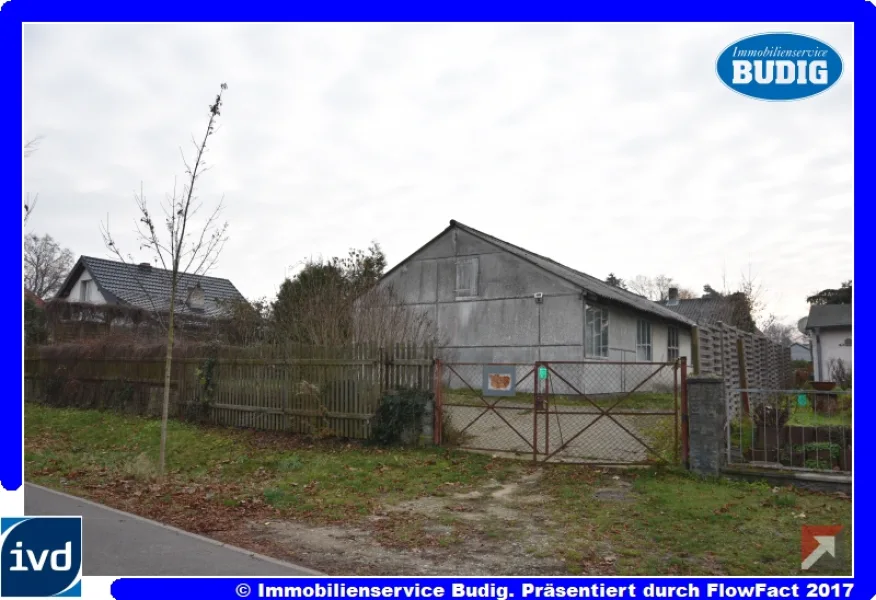 Ansicht von der Straße - Grundstück kaufen in Petershagen-Eggersdorf - Baugrundstück mit ca. 180 m² großer Werkstatt