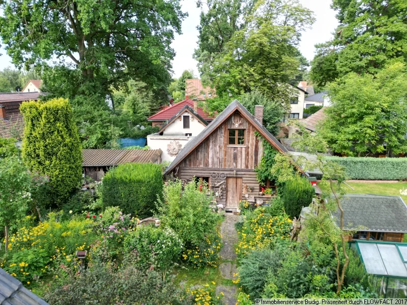 Blick aus dem Garten zum Sommerhauas