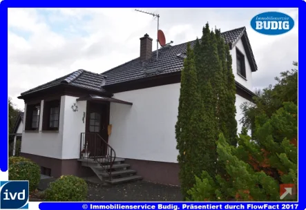 Ansicht - Haus kaufen in Neuenhagen - Liebevoll hergerichtetes Einfamilienhaus mit Erweiterungspotential auf großem Grundstück