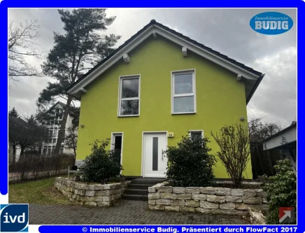 Hausansicht - Haus kaufen in Neuenhagen - Neuwertiges, attraktives Einfamilienhaus mit Erdwärmepumpe