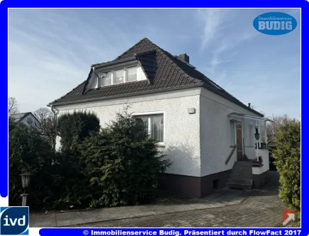Ansicht - Haus kaufen in Neuenhagen - Charmantes Einfamilienhaus mit reichlich Nebengelass in S-Bahnnähe
