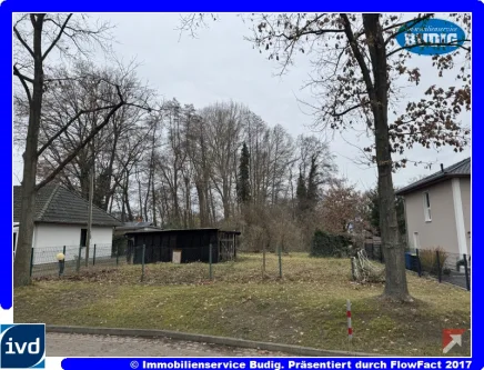 Blick von der Straße auf das Grundstück - Grundstück kaufen in Fredersdorf-Vogelsdorf - Attraktives Baugrundstück mit Blick ins Grüne