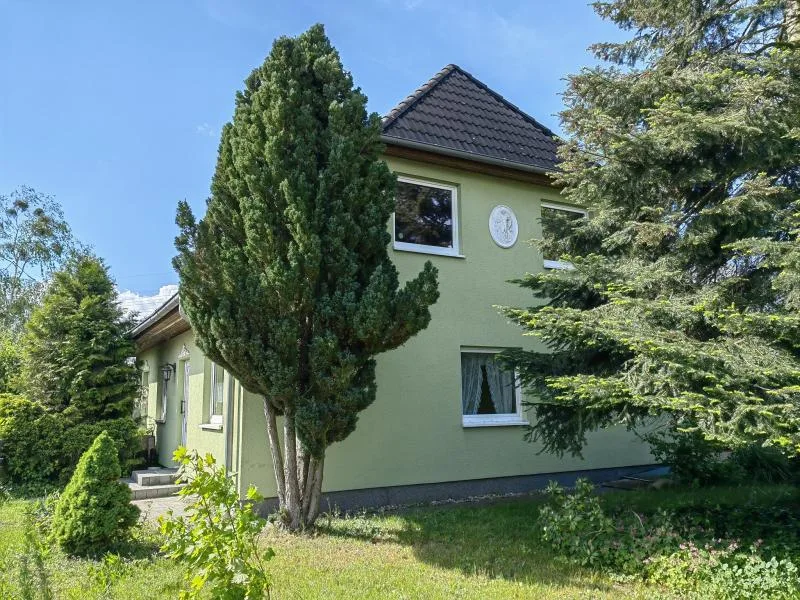 Hausansicht - Haus kaufen in Altlandsberg - 2024 verkauft - Mehrgenerationenhaus in Bruchmühle