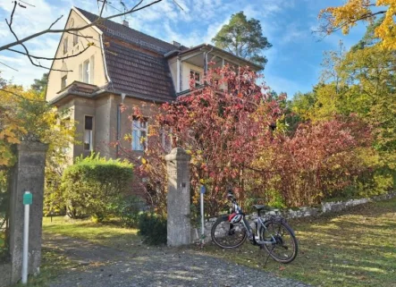 Hausansicht - Haus kaufen in Grünheide (Mark) - Grünheide – Schmuckstück mit Seeblick 