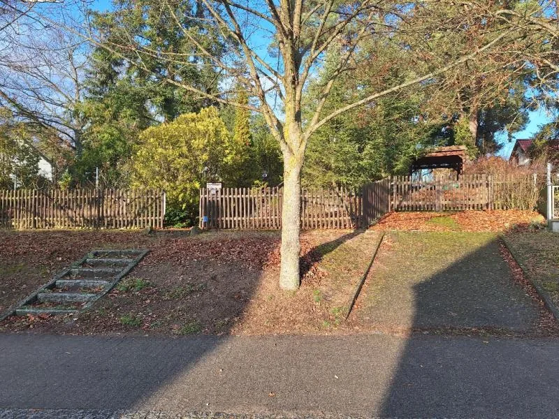 Blick von der Straße - Grundstück kaufen in Woltersdorf - Woltersdorf - Bauland unweit der Berliner Stadtgrenze