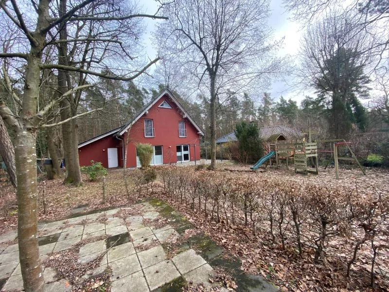 Auf dem Grundstück - Haus kaufen in Petershagen/Eggersdorf - Petershagen - Das perfekte Zuhause für Ihr Kind      