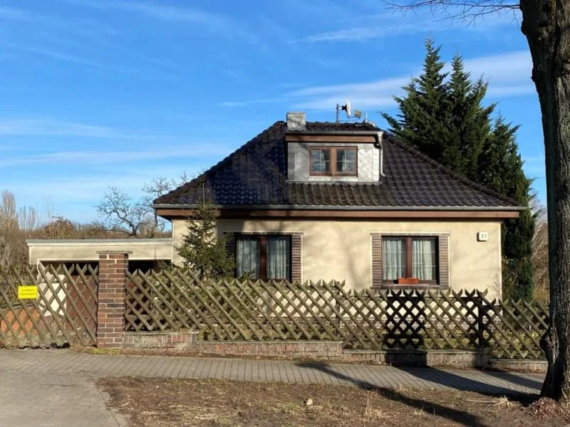 Hausansicht - Haus kaufen in Woltersdorf - Woltersdorf - Schmuckstück mit Potential