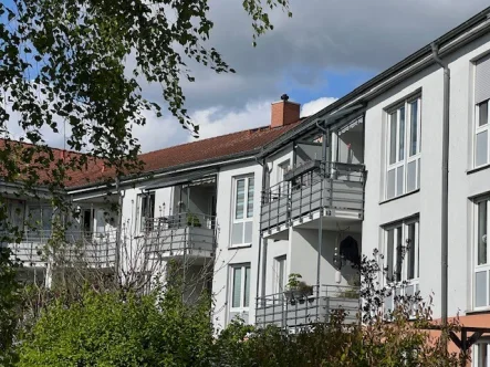 Außenansicht - Wohnung kaufen in Schöneiche - Top geschnittene 3-Zimmer-Wohnung im 2.OG mit Balkon und Garagenstellplatz