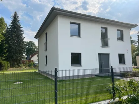 Gesamtansicht - Haus mieten in Schöneiche bei Berlin - Top ausgestattetes neues Einfamilienhaus in bester Ortslage