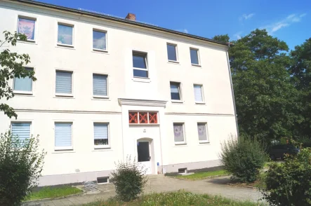 Gebäudeansicht - Wohnung mieten in Fürstenwalde - Frisch renovierte 3-Raumwohnung - im sonnigen Fürstenwalder Süden - sucht nette Mieter!
