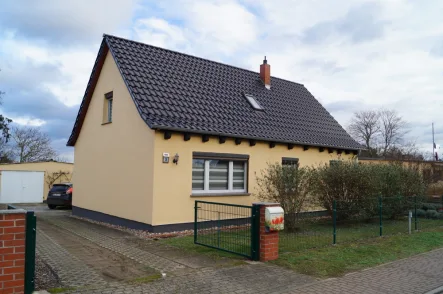 Titelbild - Haus kaufen in Alt Zeschdorf - Gemütliches Einfamilienhaus in Alt Zeschdorf - Ihr neuer Rückzugsort in der Natur!