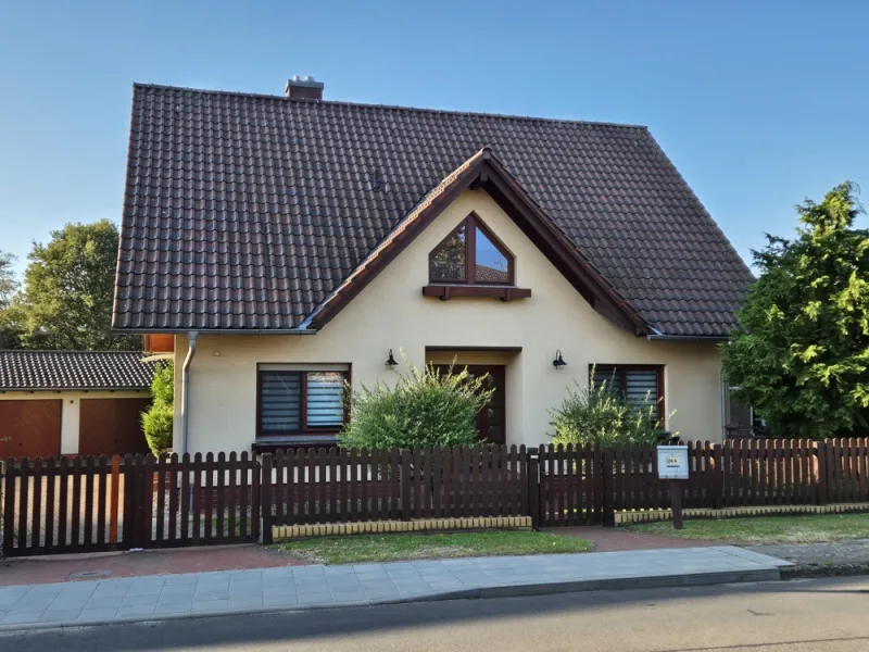 Straßenansicht - Haus mieten in Straupitz - Attraktives und geräumiges Einfamilienhaus zwischen Lübben und Cottbus zur Miete