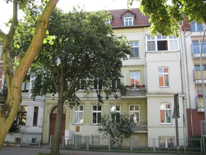 Straßenansicht - Wohnung mieten in Lübben (Spreewald) - 2-Raumwohnung mit Einbauküche und Abstellraum