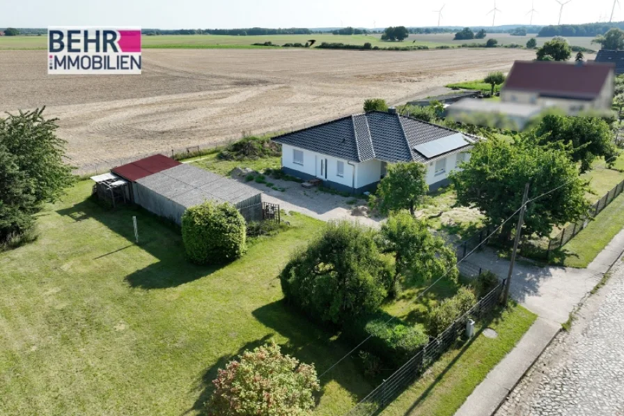 Einfamilienhaus mit nebengebäude - Haus kaufen in Falkenberg OT Kruge - Modernster Komfort eingebettet in eine grosse grüne Idylle