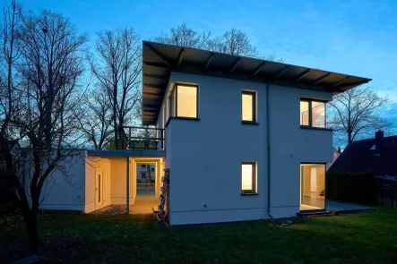  - Haus kaufen in Rüdnitz - DEUTSCHMANN IMMOBILIEN ***** ivd - 1A-Stadtvilla aus 2016 mit Küche, Garage und Luftwärmepumpe!