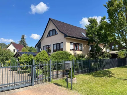 Buchenallee ohne - Haus kaufen in Panketal - DEUTSCHMANN IMMOBILIEN ***** ivd - Gepflegtes Wohnhaus mit Sauna, Pool & Garage und Extra-Baufeld!