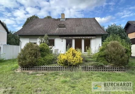 Hausansicht - Haus kaufen in Berlin - Sanierungsbedürftiges Haus in feinster Lage von Berlin-Heiligensee