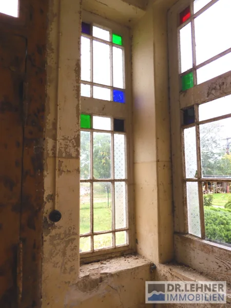 Alte Fenster im Eingangsvorbau