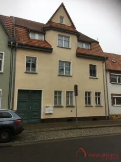 Wohnhaus -Vorderansicht - Wohnung mieten in Putlitz - 1-Raumwohnung in Putitz