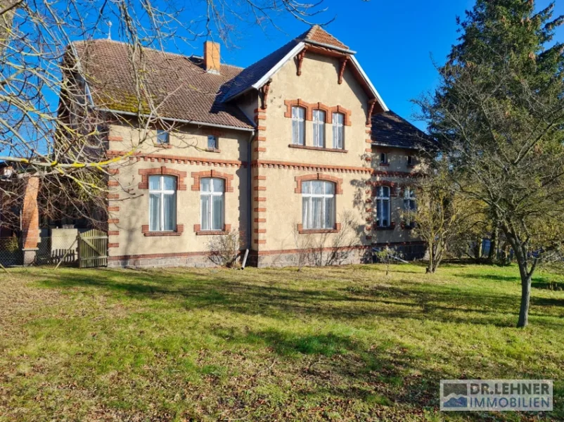 Haus kaufen in Strasburg - Haus kaufen in Strasburg (Uckermark) - Dr. Lehner Immobilien NB - Originelle Stadtvilla mit großem Garten am Stadtrand