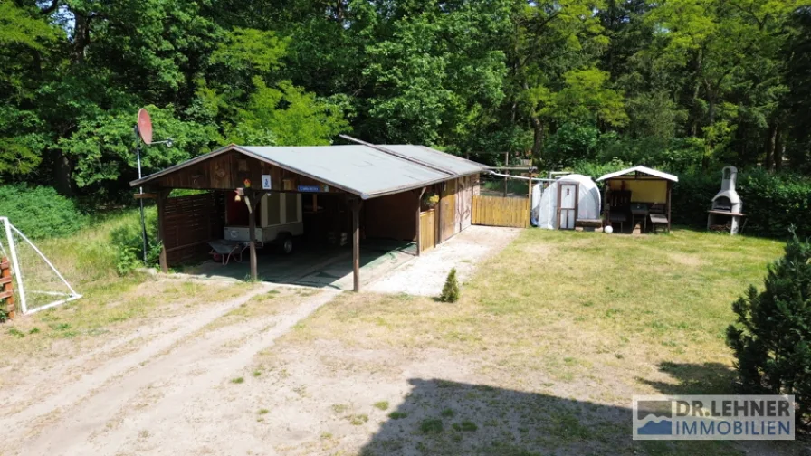 Grundstück mit Doppelcarport