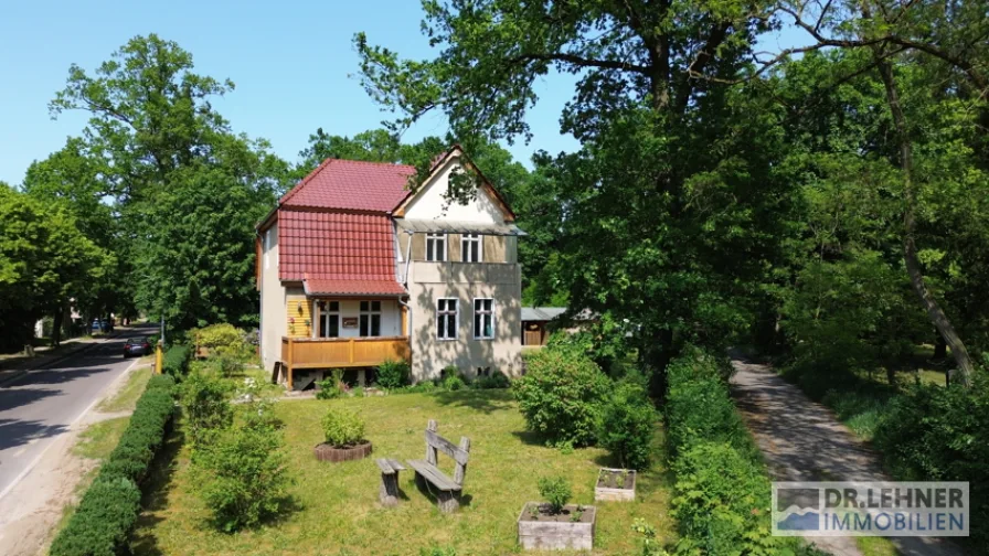 Einfamilienhaus mit Grundstück