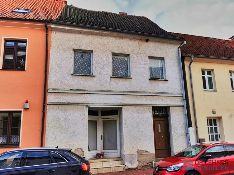 Haus kaufen in Altentreptow - Haus kaufen in Altentreptow - Dr. Lehner Immobilien NB -Schnäppchen-Ausbauhaus mitten in gepflegter Altstadt