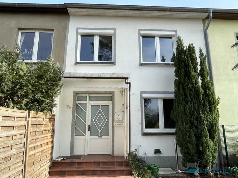 RMH-Frontseite - Haus kaufen in Dömitz - Kleines EFH mit Garage im Elbestädtchen Dömitz