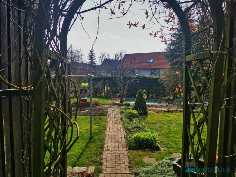 Gartenzugang vom Carport