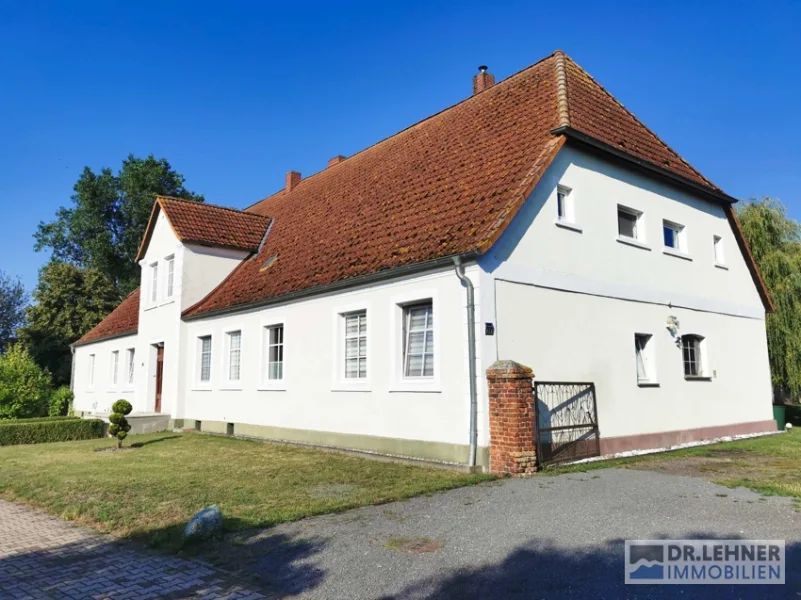 Bauernhaus kaufen bei Friedland - Haus kaufen in Friedland / Schwanbeck - Dr. Lehner Immobilien NB -Denkmalgeschützter Bauernhof auf großem Grundstück
