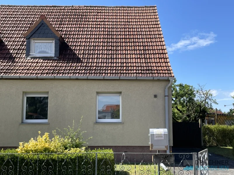 Haus-Frontseite - Haus kaufen in Wittenberge - Kleines EFH in ruhiger Wohnlage