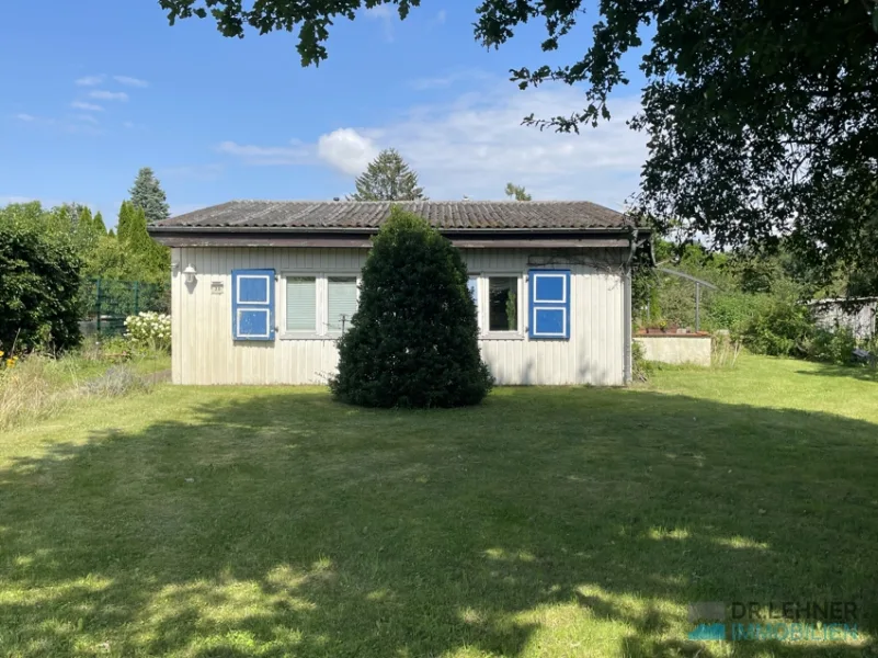 Bungalow-vorn - Haus kaufen in Lenzen - Kleiner Bungalow in idyllischer Lage!