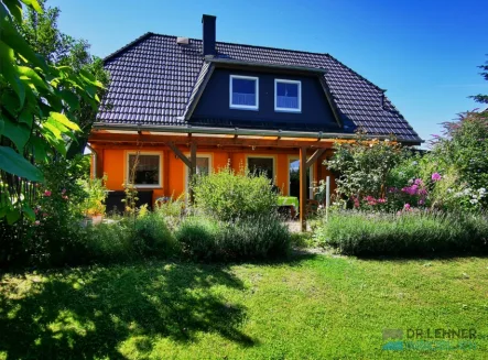 Haus kaufen bei Neubrandenburg - Haus kaufen in Neverin - Dr. Lehner Immobilien NB -Modernes Einfamilienhaus mit Gartenidylle bei Neubrandenburg