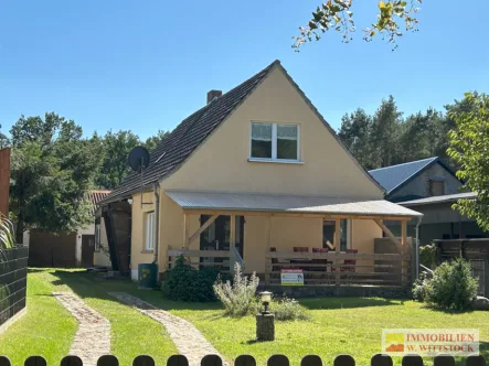 Vorderansicht - Haus kaufen in Stepenitz Marienfließ - Gemütliches EFH mit großen Carport in Waldrandlage