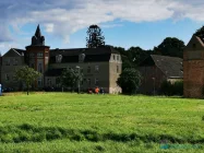 Blick vom Grundstück zum Schloss