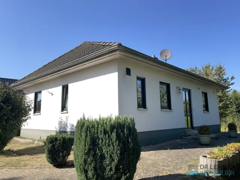 Titelbild - Haus kaufen in Perleberg - Klein aber fein! EFH im Bungalowstil in idyllischer Lage