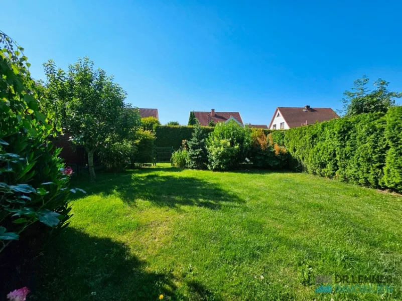 Blick in den sonnigen Garten, Südlage