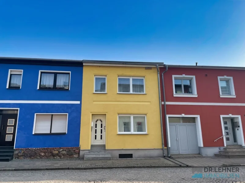 Einfamilienhaus als Reihenmittelhaus - Dr. Lehner Immobilien