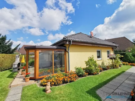 Haus kaufen in Velten - Haus kaufen in Velten - Dr. Lehner Immobilien NB-Bei Berlin- Gepflegtes Bungalowhaus mit Gartenidylle